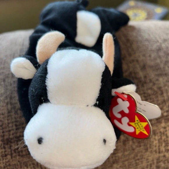 RARE TY Beanie Baby Daisy the Cow Plush With Special Features Making it Rare